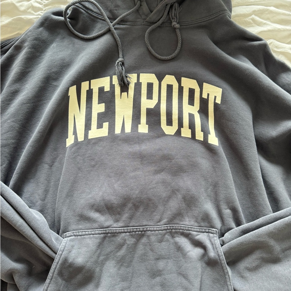 BRANDY MELVILLE NEWPORT HOODIE